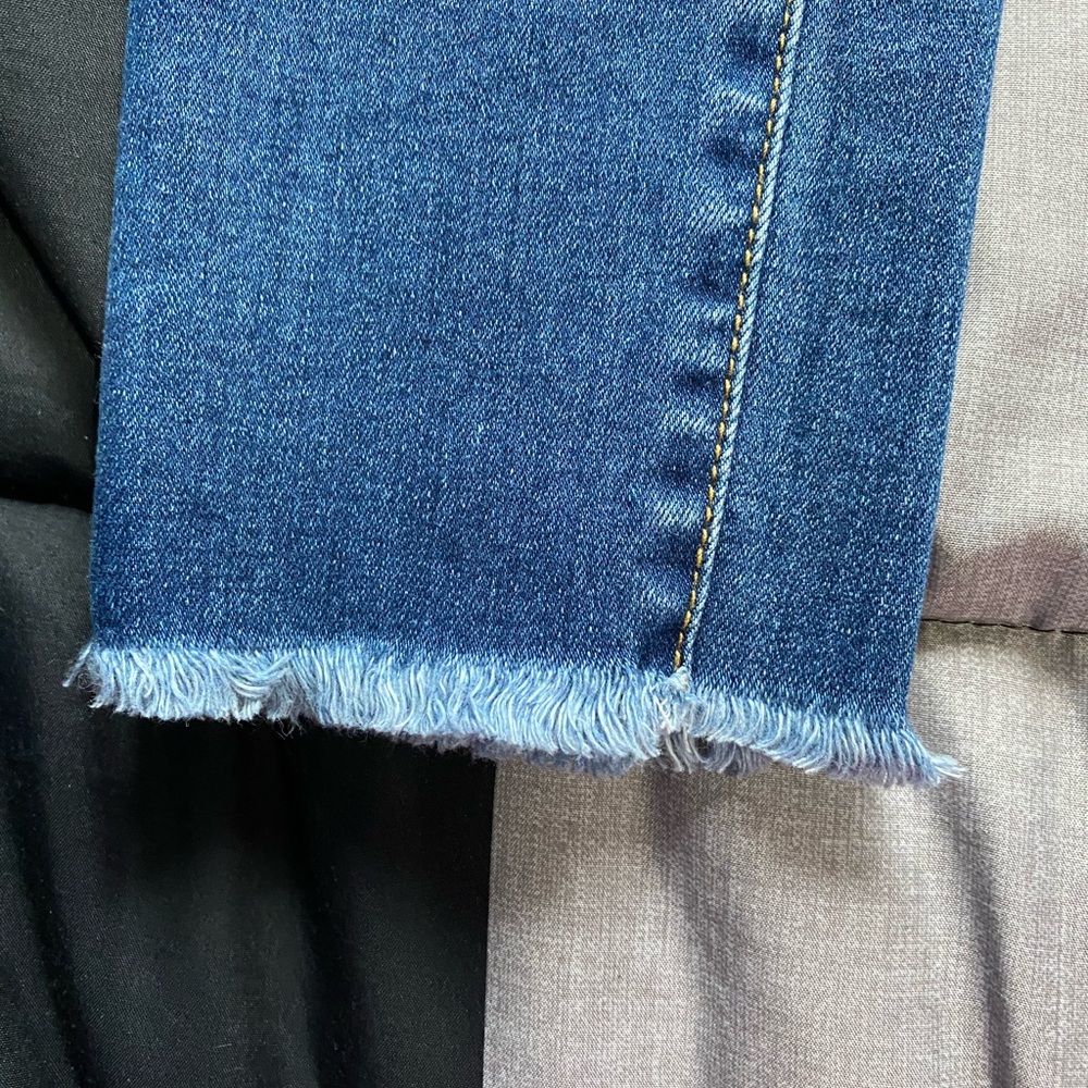 🦞 3/ $10 🦞 Girls blue jeans 👖 - Picture 3 of 4